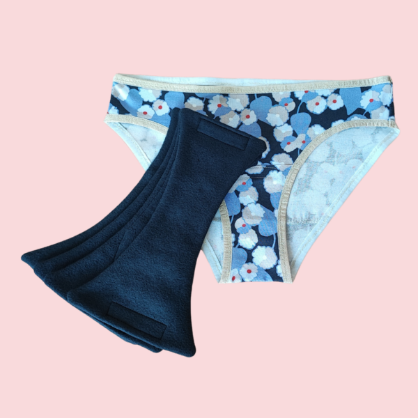 Periodenslip Flowers mit Blumendruck und 4 Einlagen nach Wahl
