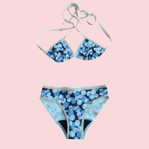 Bikini Flowers von vorne